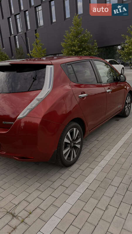 Хетчбек Nissan Leaf 2016 в Рівному