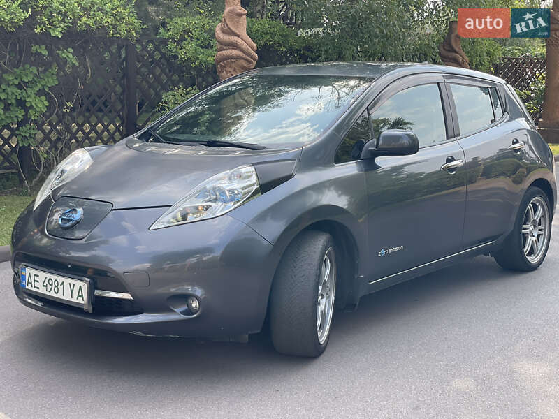 Хэтчбек Nissan Leaf 2013 в Днепре