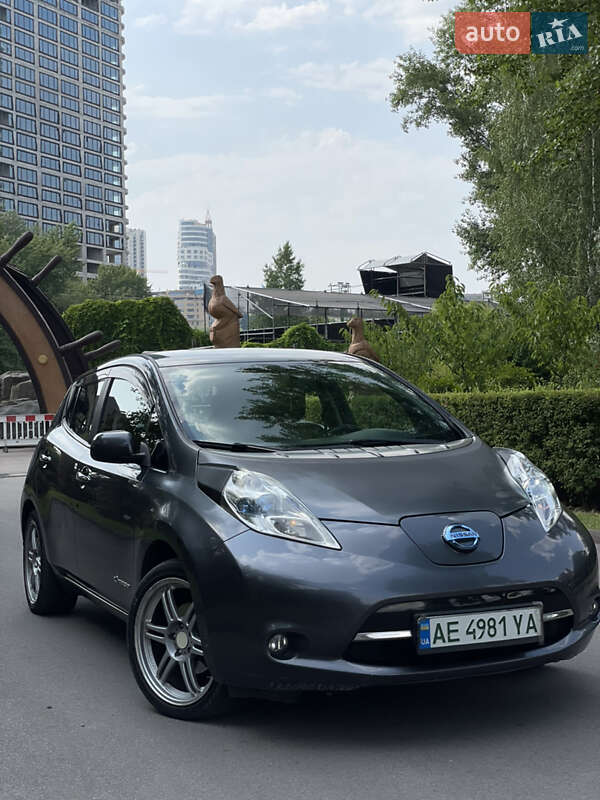 Хэтчбек Nissan Leaf 2013 в Днепре