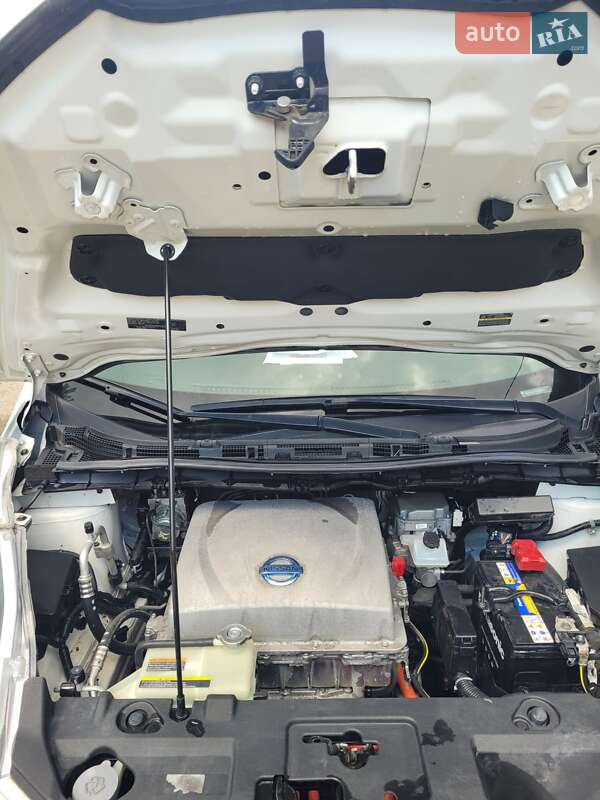 Хетчбек Nissan Leaf 2013 в Борщеві