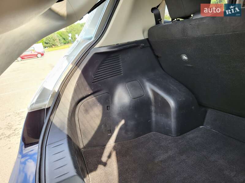 Хэтчбек Nissan Leaf 2014 в Киеве фото 102 Хэтчбек Nissan Leaf 2014 в Киеве