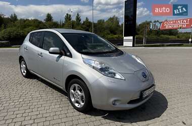 Хэтчбек Nissan Leaf 2012 в 