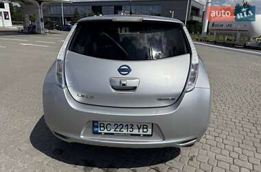 Хэтчбек Nissan Leaf 2012 в 