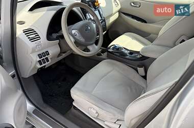 Хэтчбек Nissan Leaf 2012 в 