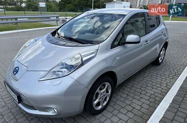 Хэтчбек Nissan Leaf 2012 в 