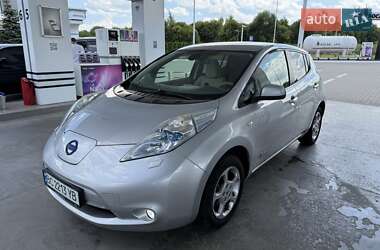 Хэтчбек Nissan Leaf 2012 в 