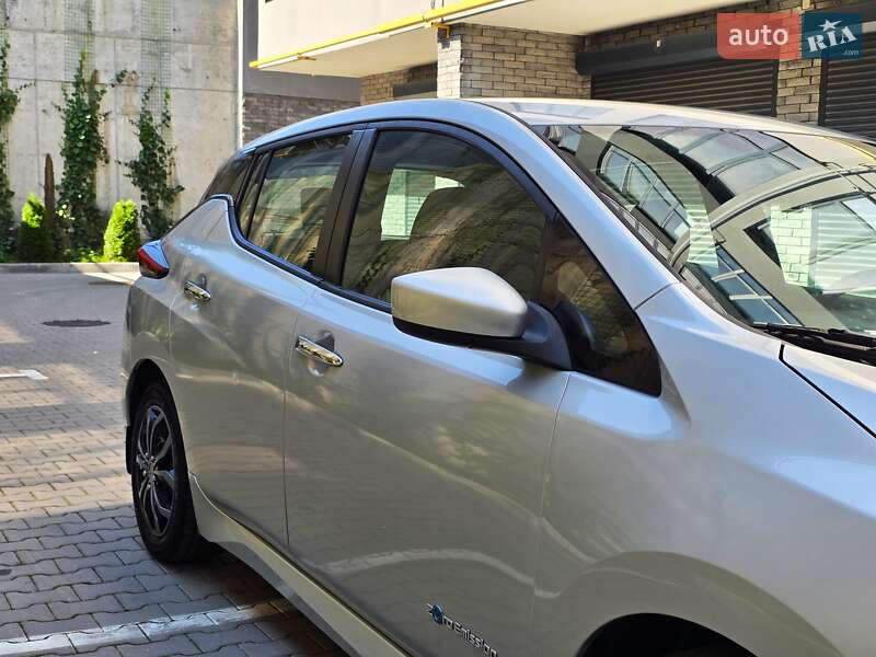 Хэтчбек Nissan Leaf 2018 в Хмельницком