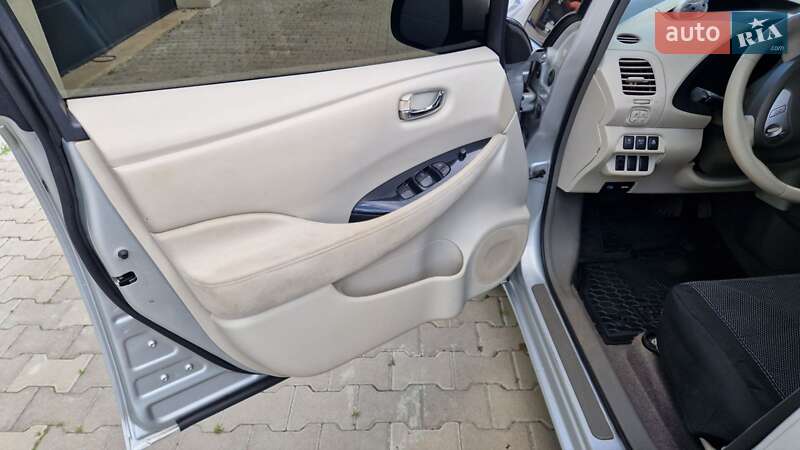 Хэтчбек Nissan Leaf 2012 в Киеве