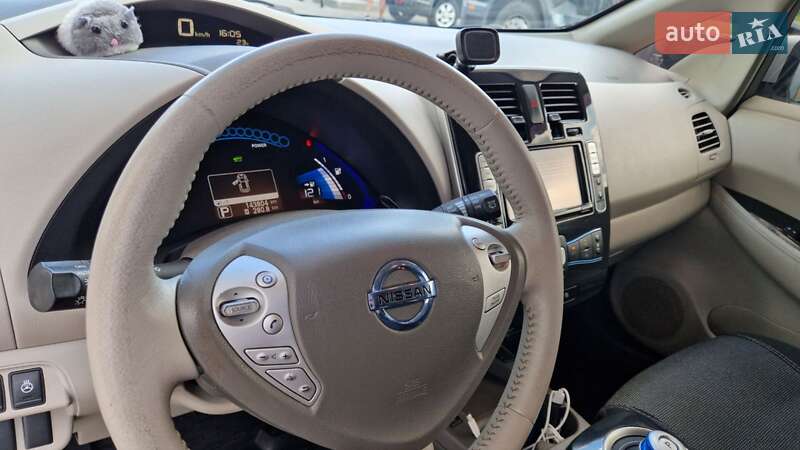 Хэтчбек Nissan Leaf 2012 в Киеве