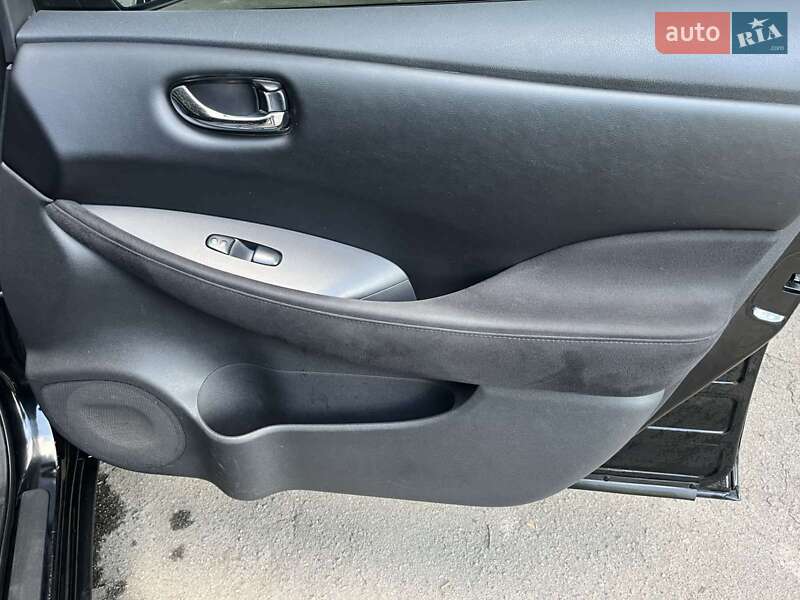 Хэтчбек Nissan Leaf 2014 в Виннице