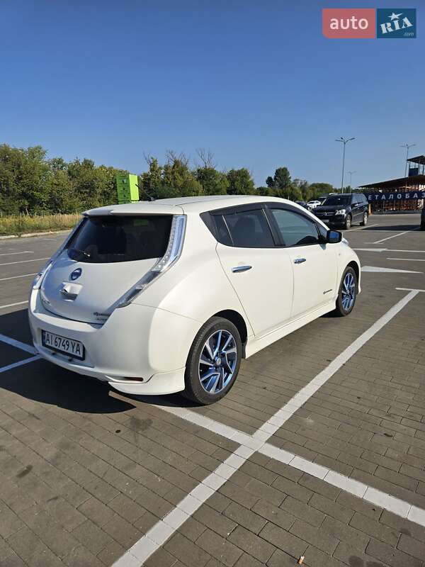 Хэтчбек Nissan Leaf 2016 в Борисполе
