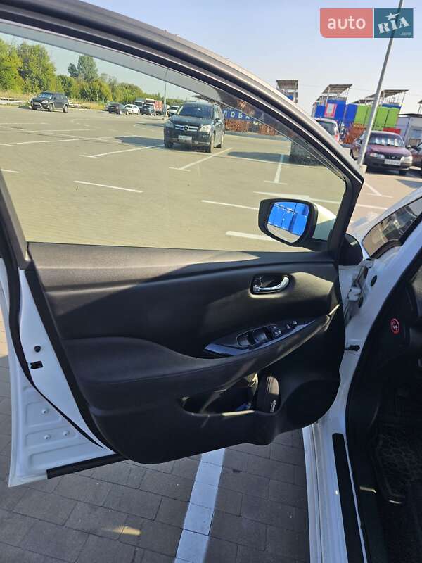 Хэтчбек Nissan Leaf 2016 в Борисполе