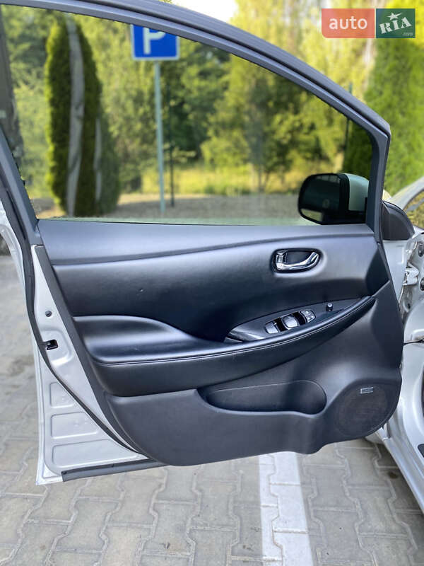 Хэтчбек Nissan Leaf 2014 в Кременчуге