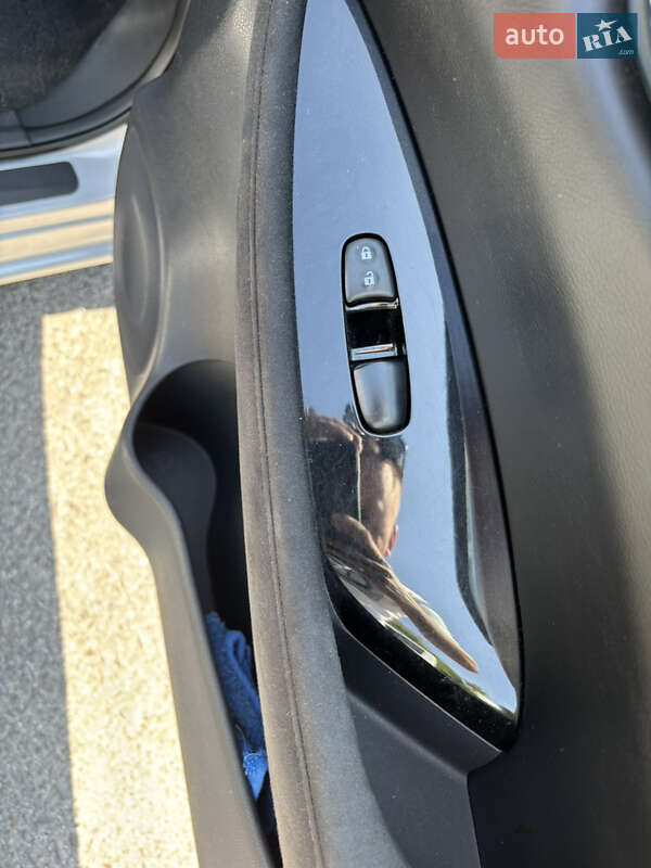 Хэтчбек Nissan Leaf 2016 в Ужгороде фото 10 Хэтчбек Nissan Leaf 2016 в Ужгороде