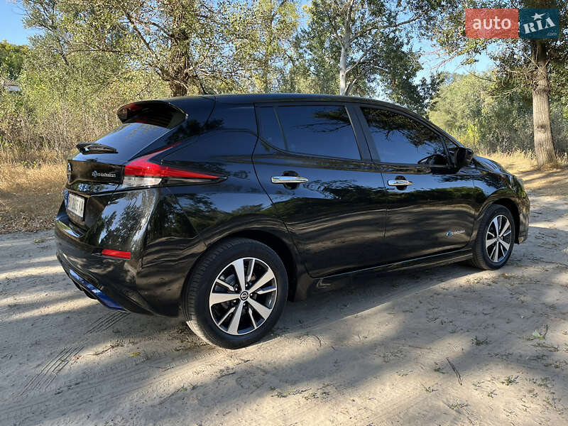 Хэтчбек Nissan Leaf 2018 в Кобеляках