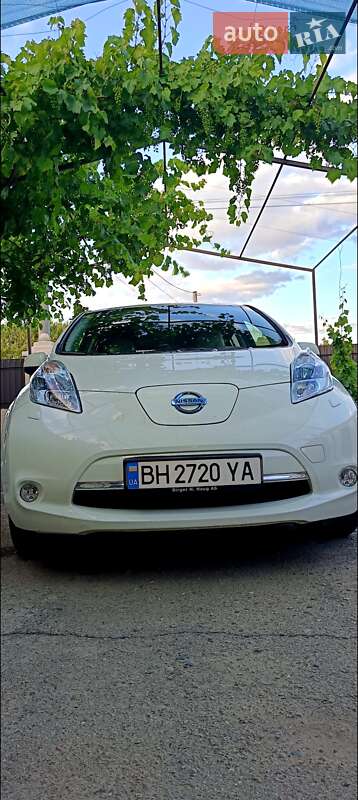 Хэтчбек Nissan Leaf 2012 в Одессе