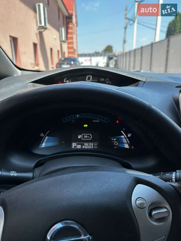Хэтчбек Nissan Leaf 2015 в Черновцах