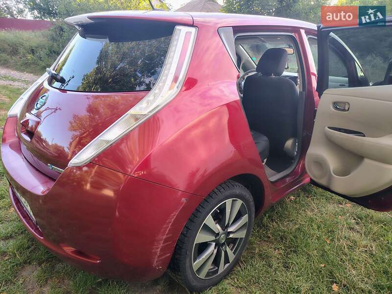 Хетчбек Nissan Leaf 2015 в Ямполі