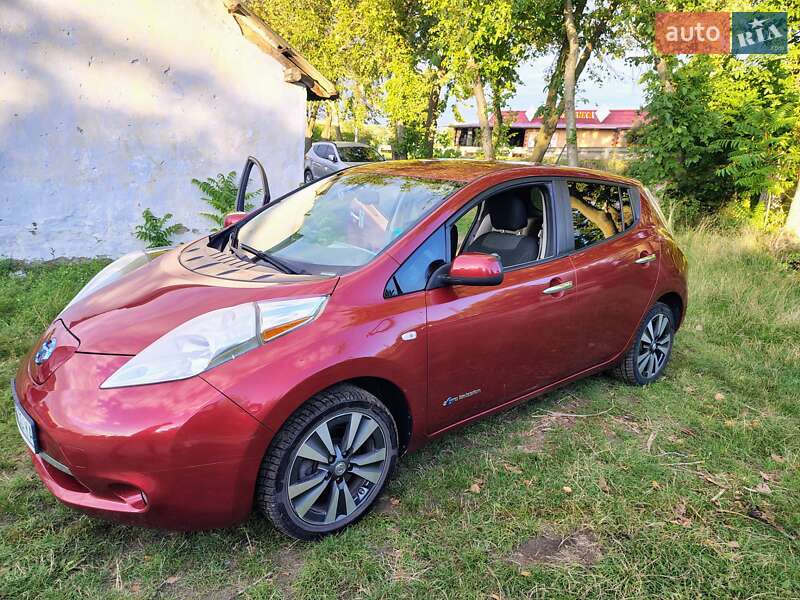 Хетчбек Nissan Leaf 2015 в Ямполі