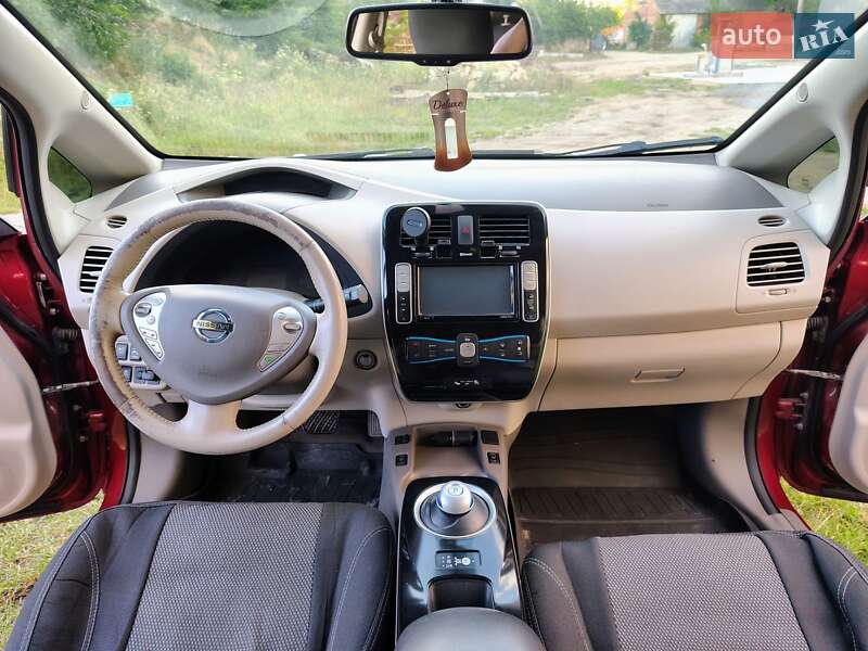 Хетчбек Nissan Leaf 2015 в Ямполі