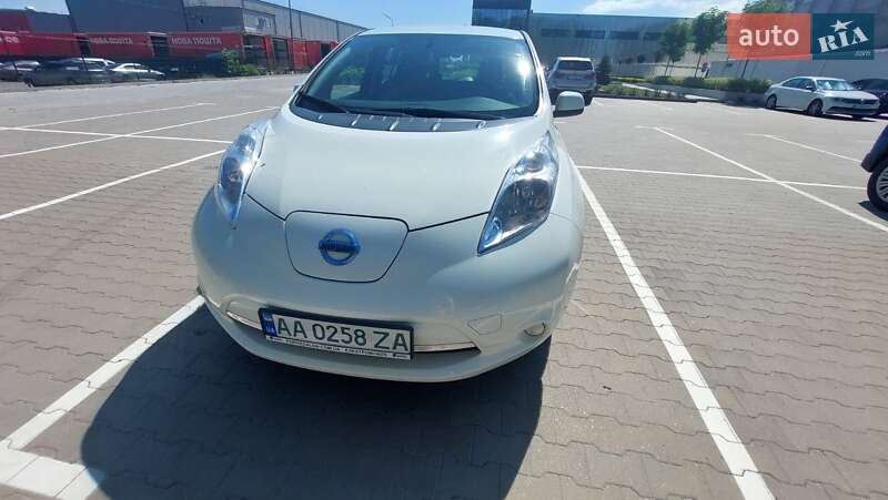 Хэтчбек Nissan Leaf 2017 в Киеве