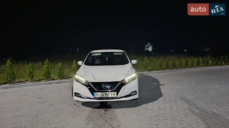 Хэтчбек Nissan Leaf 2019 в 