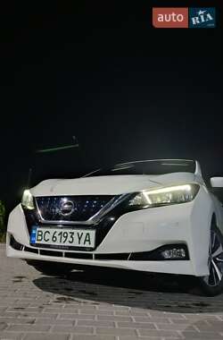 Хэтчбек Nissan Leaf 2019 в 