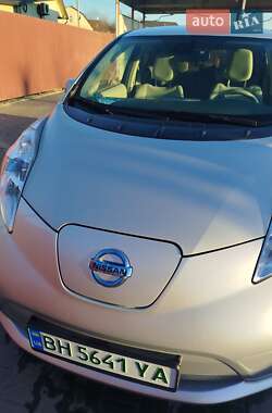 Хэтчбек Nissan Leaf 2012 в Одессе