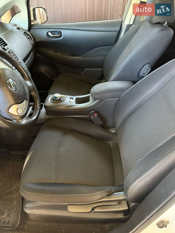 Хэтчбек Nissan Leaf 2014 в Борзне