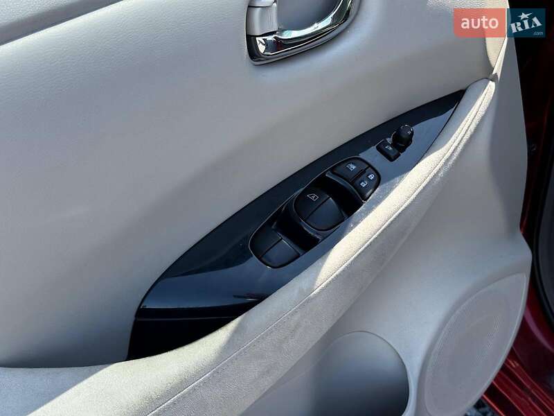 Хэтчбек Nissan Leaf 2012 в Львове