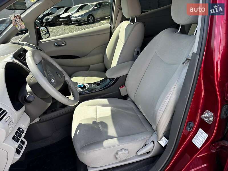 Хэтчбек Nissan Leaf 2012 в Львове