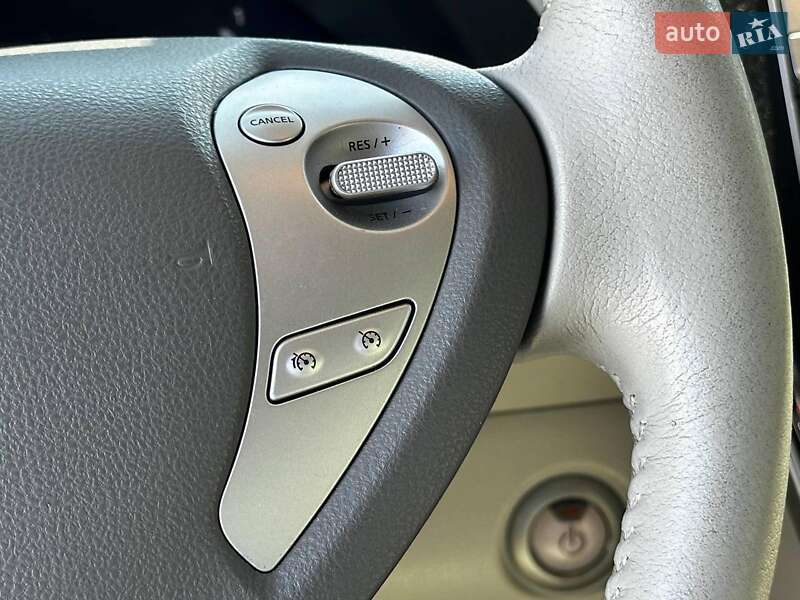 Хэтчбек Nissan Leaf 2012 в Львове