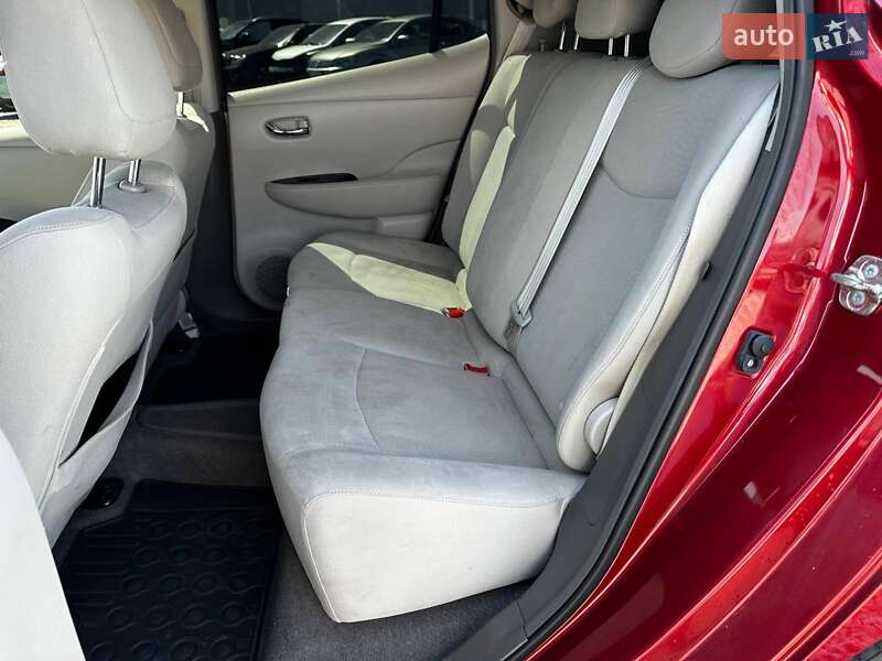 Хэтчбек Nissan Leaf 2012 в Львове