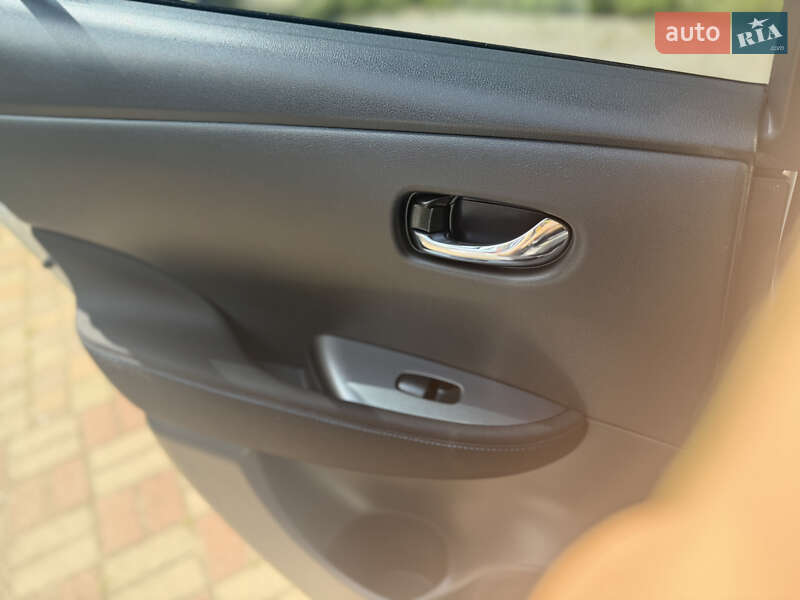 Хэтчбек Nissan Leaf 2022 в Киеве