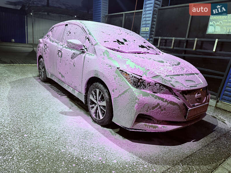 Хэтчбек Nissan Leaf 2022 в Киеве