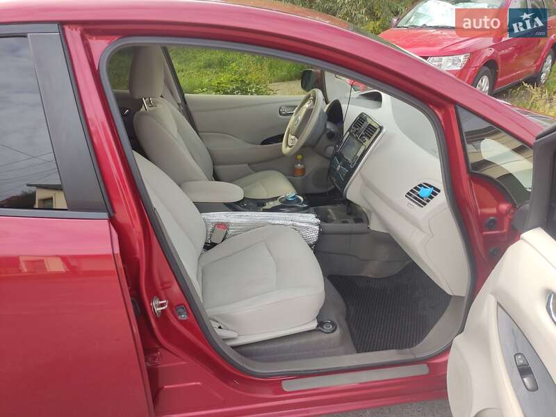 Хэтчбек Nissan Leaf 2011 в Виннице