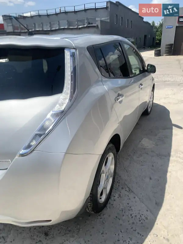 Nissan Leaf 2011