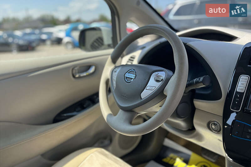Хэтчбек Nissan Leaf 2011 в Коломые