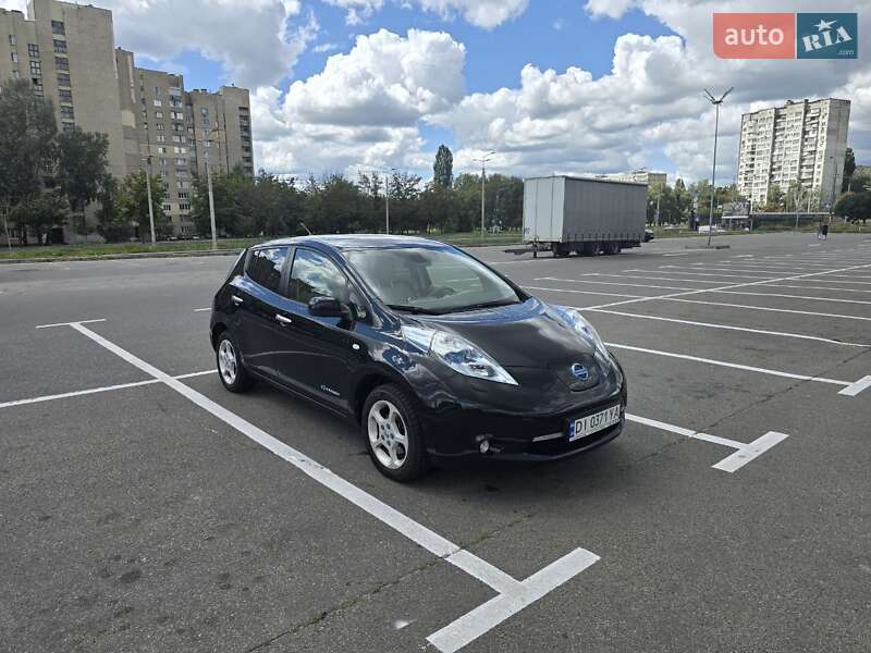 Хэтчбек Nissan Leaf 2012 в Киеве