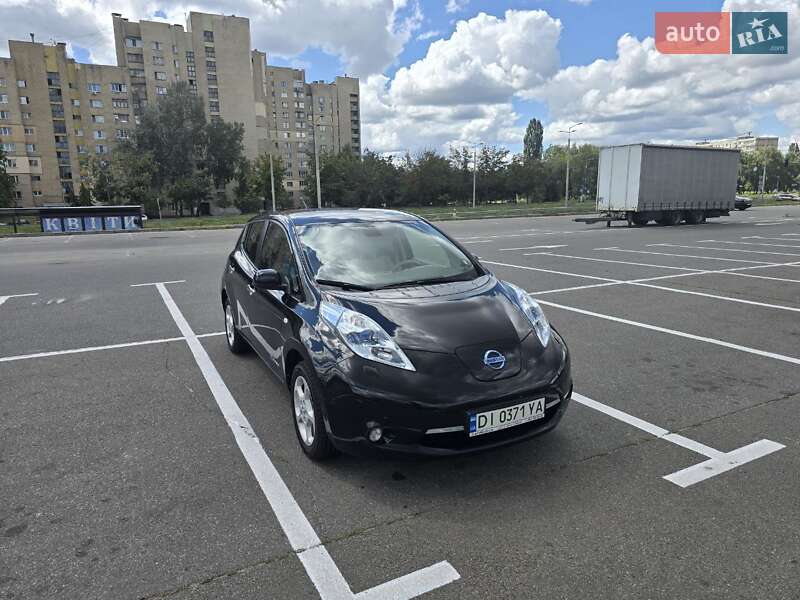 Хэтчбек Nissan Leaf 2012 в Киеве