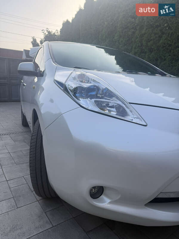 Хэтчбек Nissan Leaf 2013 в Днепре