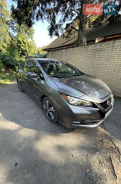 Хетчбек Nissan Leaf 2018 в Дніпрі