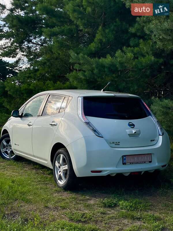 Хэтчбек Nissan Leaf 2012 в Золочеве