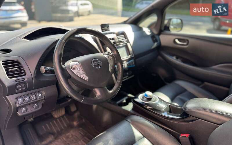 Хэтчбек Nissan Leaf 2015 в Черновцах