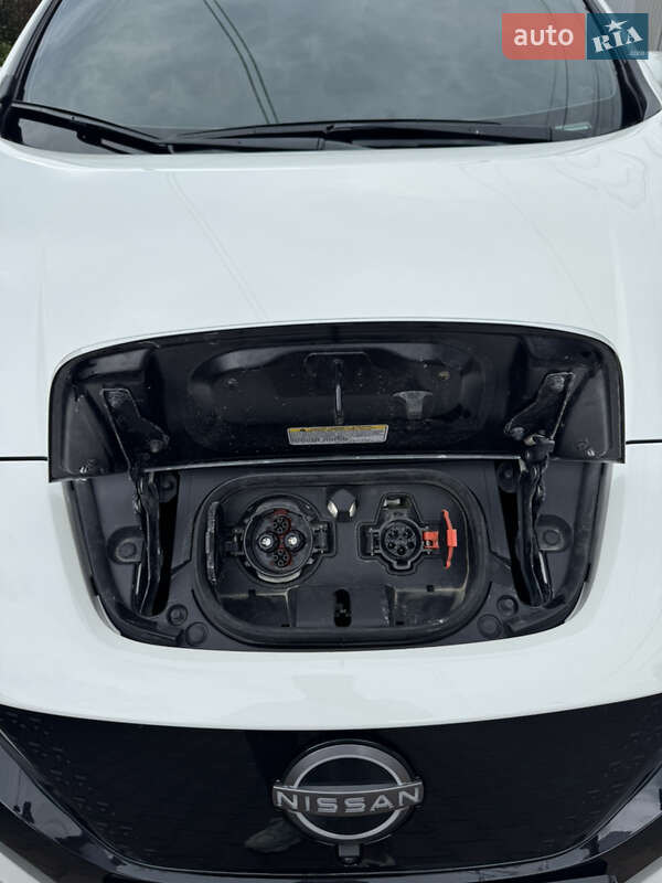 Хэтчбек Nissan Leaf 2023 в Черновцах