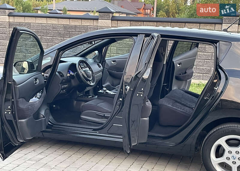 Хэтчбек Nissan Leaf 2015 в Ровно