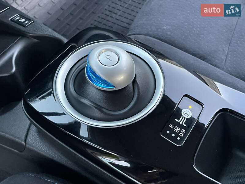 Хэтчбек Nissan Leaf 2015 в Ровно