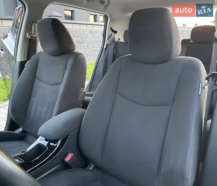 Хэтчбек Nissan Leaf 2015 в Ровно