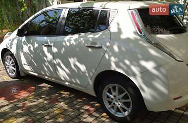 Хэтчбек Nissan Leaf 2014 в 