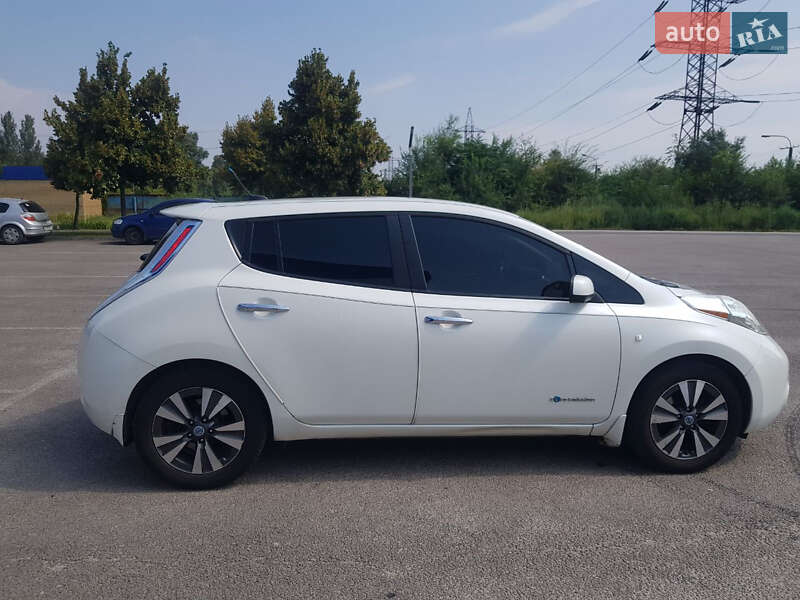 Хэтчбек Nissan Leaf 2014 в Днепре